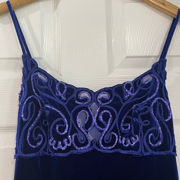 Cum cum by Nikki Livas evening blue velvet maxi dress with high leg slit - Picture 2 of 6